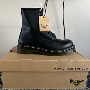 1460 WOMEN'S SMOOTH LEATHER LACE UP BOOTS